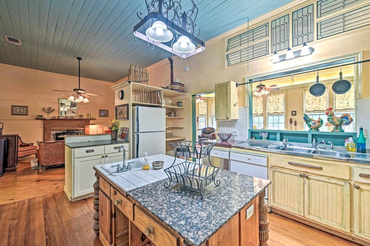 The Lilly House Historic Glen Rose Home With Porch! Exteriör bild